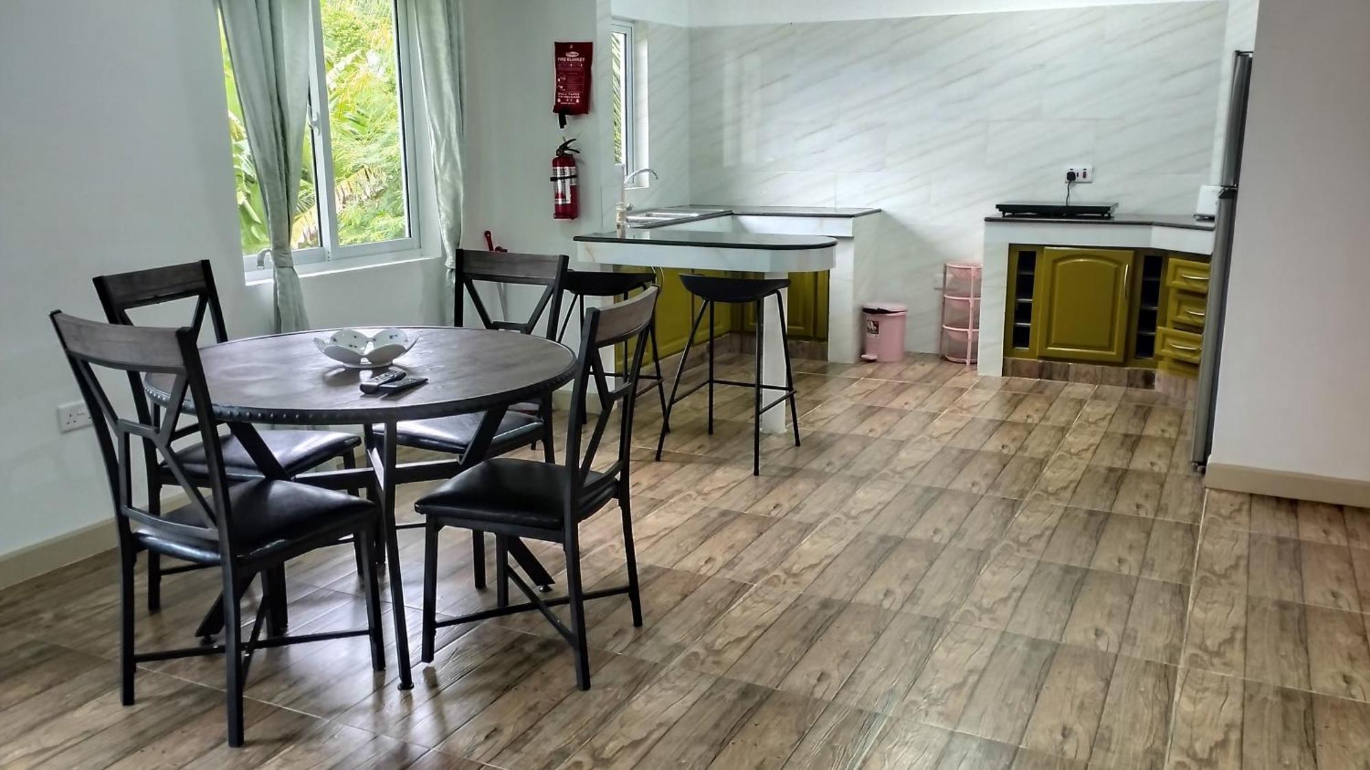 Dovass Self Catering Apartments Takamaka Εξωτερικό φωτογραφία